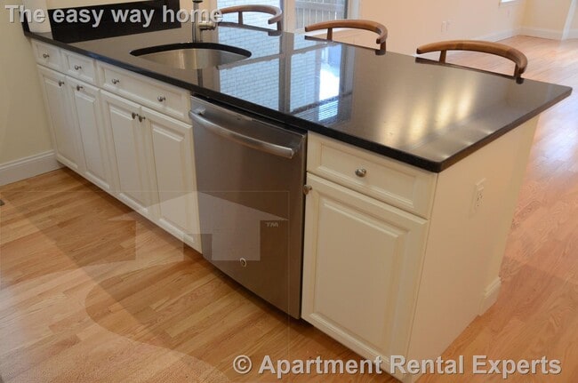 Building Photo - 15 Langdon St