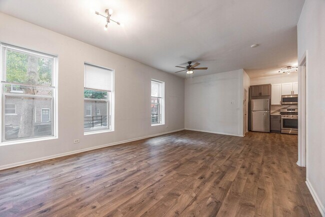 Foto del edificio - 2732 W Chicago Ave