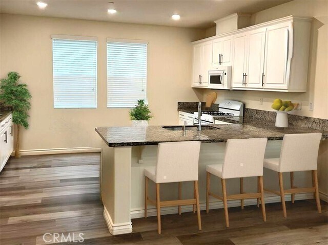 Foto del edificio - 6077 Rosewood Way