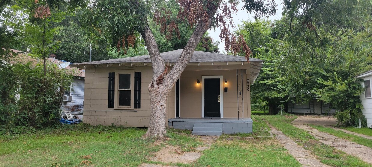 Foto principal - Adorable 3 bedroom/1 bath home with centra...