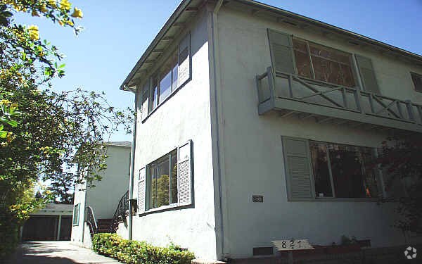 Building Photo - 827 El Camino Real