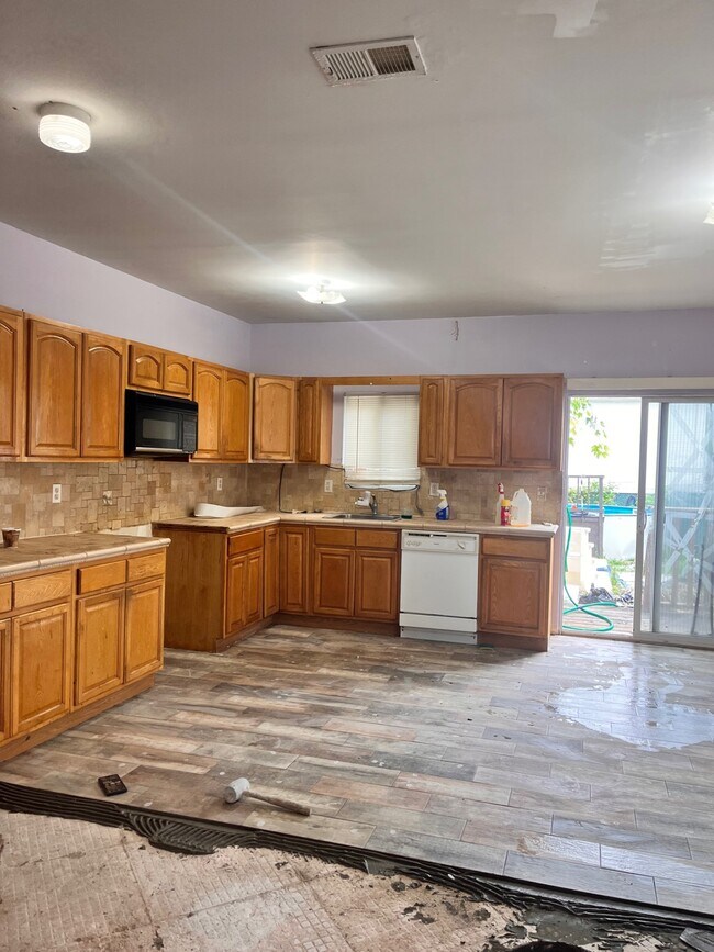 Building Photo - 117 Johnson Ave