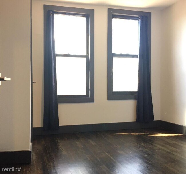 Foto del edificio - 79 Bostwick Ave