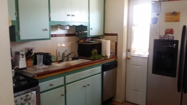 Kitchen - Richey Apartments