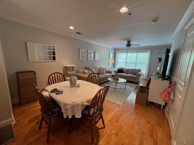 Building Photo - 2 bedroom Townhome at the Woodlands!