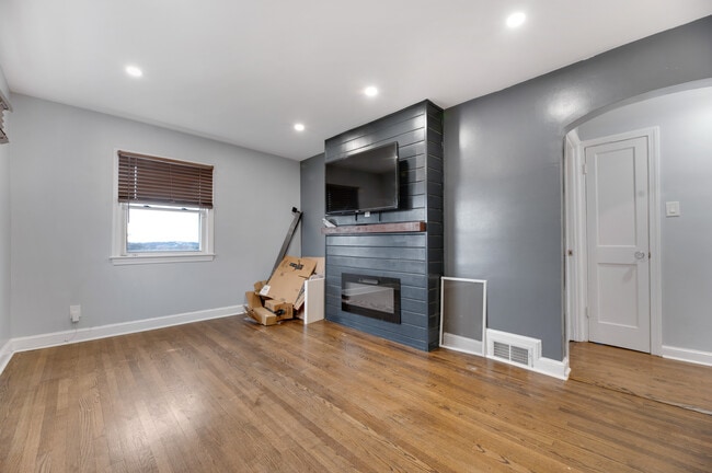 Building Photo - 5532 Volta Ave