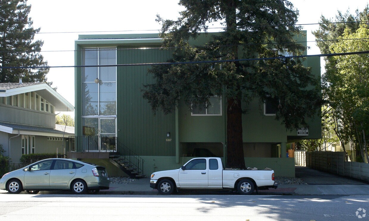 Building Photo - Hopkins and Regent Apartments