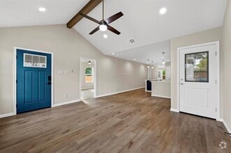 Building Photo - 2602 W Clarendon Dr