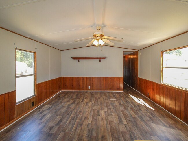 Foto del edificio - Updated 2BR/1BA Trailer in Muscle Shoals –...
