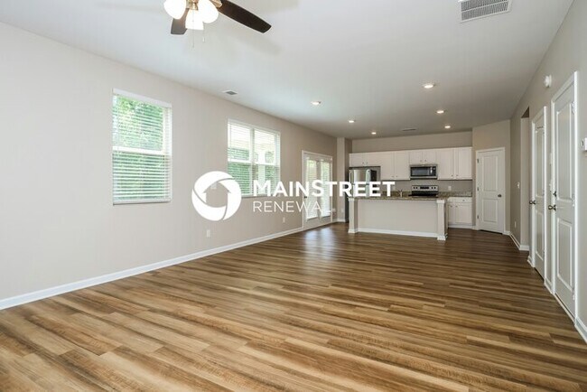 Foto del edificio - 4 Bedroom Pet-Friendly Home in Locust Grove, GA with Main Street Renewal