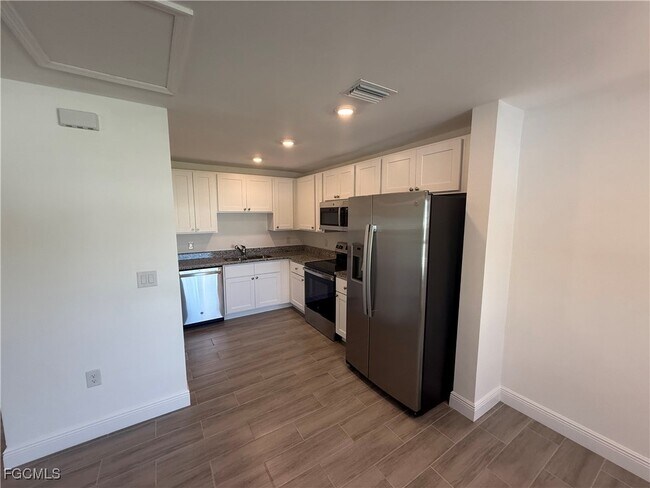 Foto del edificio - 915 Graystone Ave