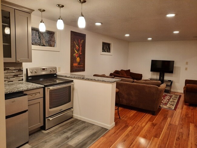 Building Photo - 1360 E 450 S