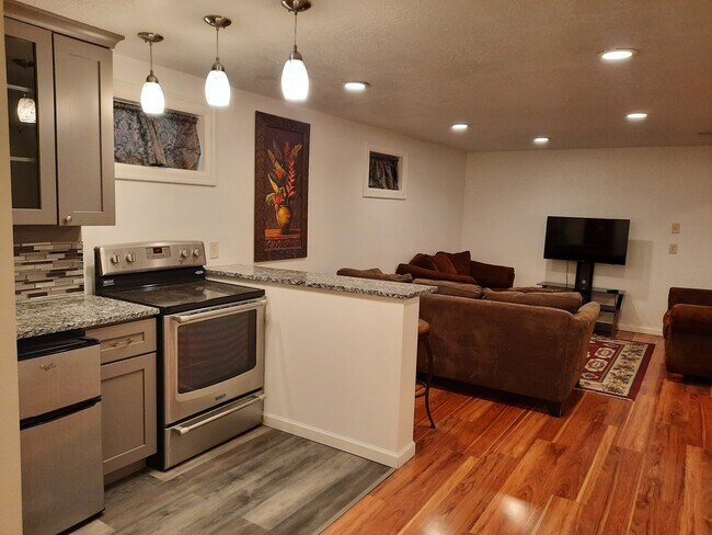 Foto del edificio - 1360 E 450 S