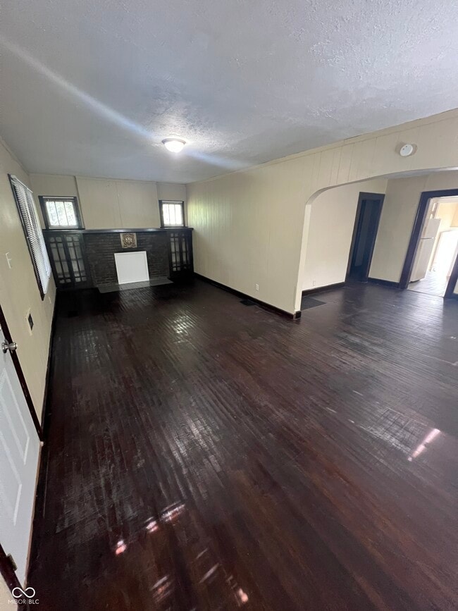 Building Photo - 1341 N Parker Ave