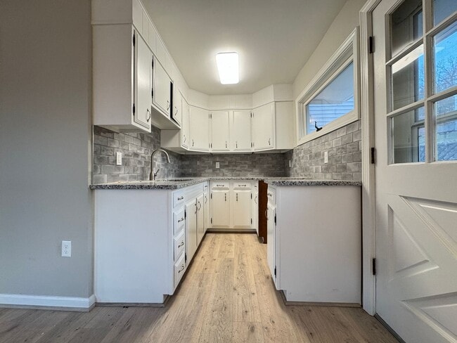 Building Photo - 372 Rubber Ave