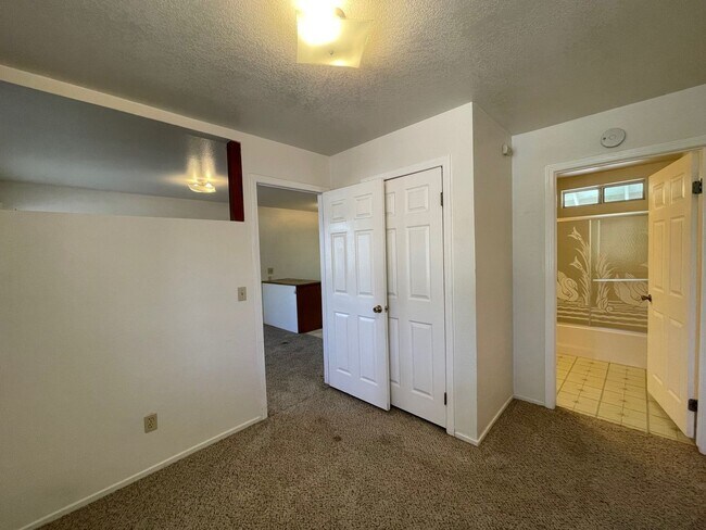 Foto del edificio - 43960 White Mountain Rd