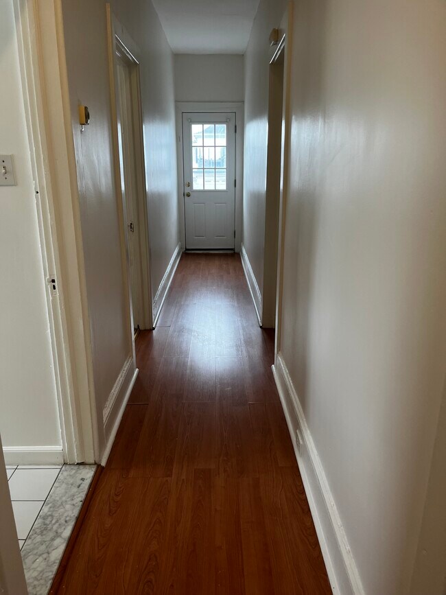 Foto del edificio - 4301 Elderon Ave