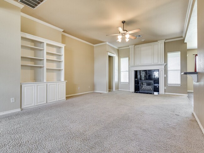 Building Photo - Lone Oak Ridge + Gated Community + 4 beds/2.5 Baths + Storm Shelter + Deer Creek Schools
