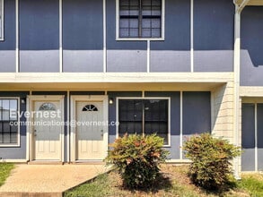 Building Photo - 1800 Labette Manor Dr