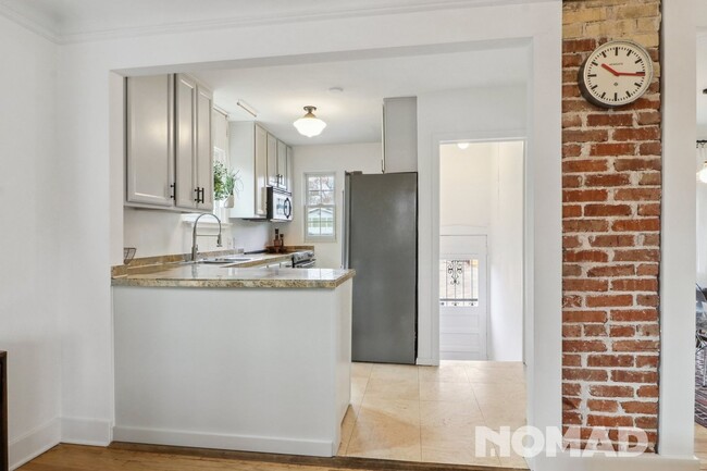 Building Photo - Charming 2BR House in Sunnyside