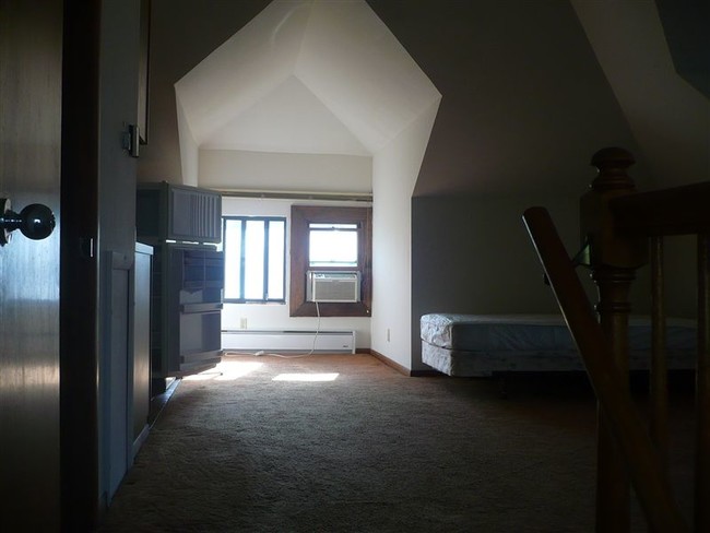 Building Photo - 736 S Forest Ave