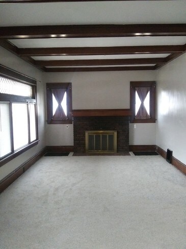 Sala de estar - 1145 s freedom ave