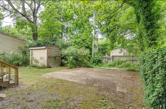 Building Photo - 2098 Court Ave