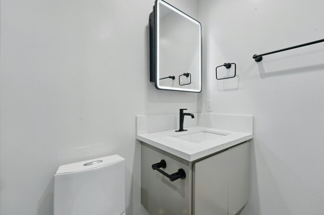Foto del edificio - 8234 Blackburn Ave