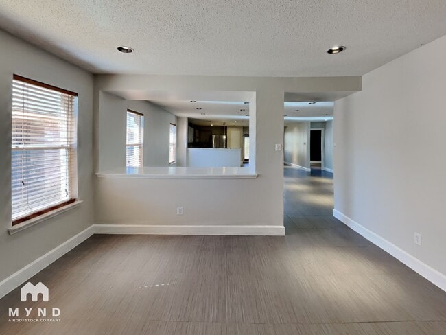 Building Photo - 5455 San Patricio Dr