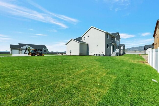 Foto del edificio - SPECTACULAR VIRTUALLY NEW HOME IN SOUGHT A...