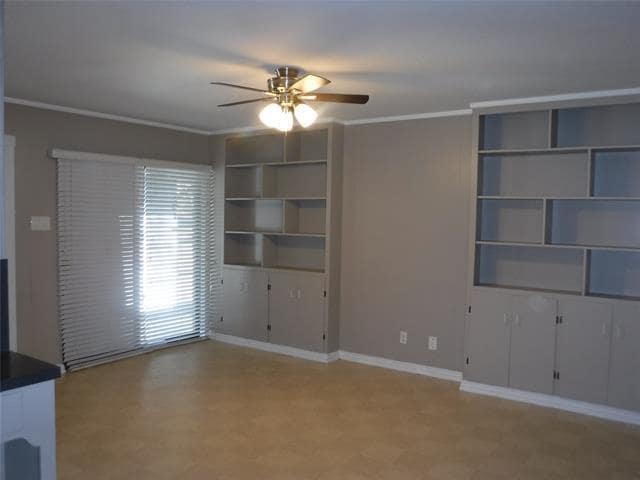 Building Photo - 10921 Sinclair Ave