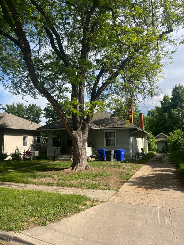 Foto principal - 614 E 8th St
