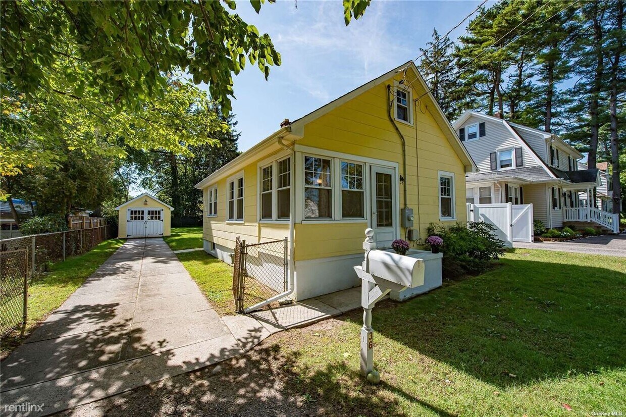 Primary Photo - 2 br, 1 bath House - 36 4th Ave