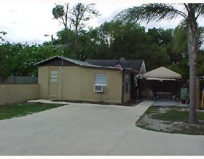 Foto del edificio - 712 N Saint Clair Abrams Ave