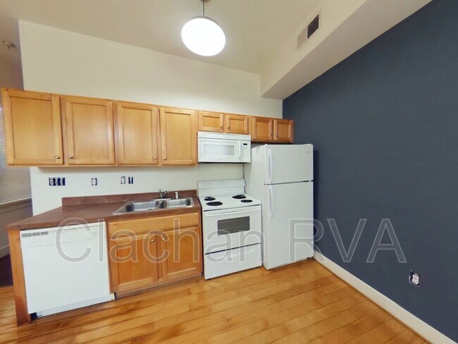 Building Photo - 301 Goshen St