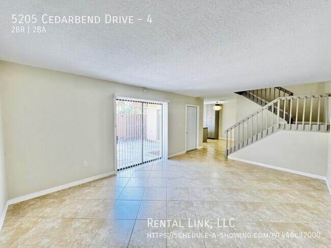 Foto del edificio - 5205 Cedarbend Dr