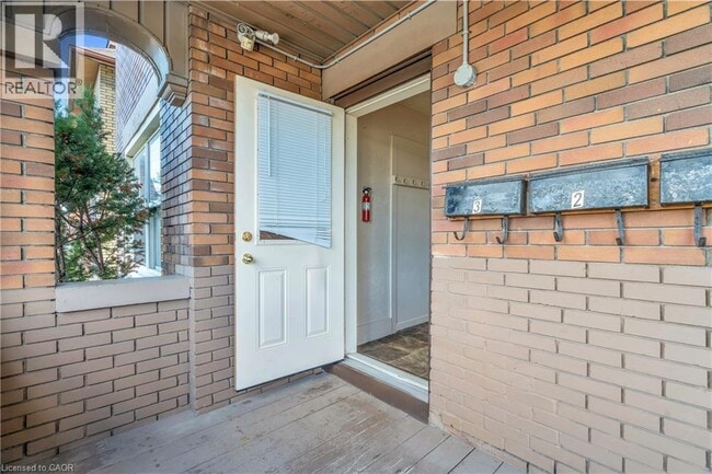 Building Photo - 503 Victoria St N