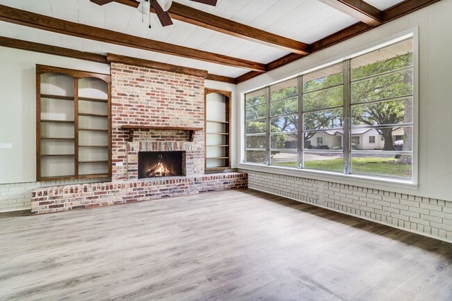 Building Photo - 3 Bed/3 Bath House