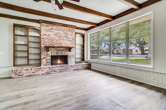 Foto del edificio - 3 Bed/3 Bath House