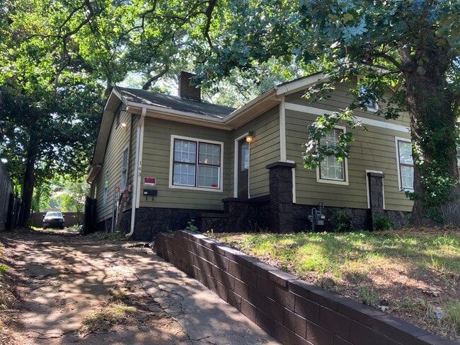 Photo - 163 Moreland Ave SE House