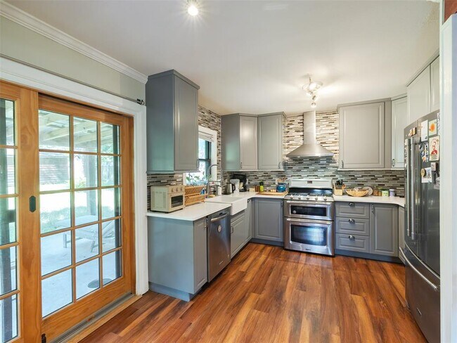 Building Photo - 1306 Ridgemont Dr