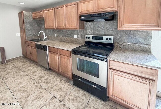 Foto del edificio - 6301 W Earll Dr