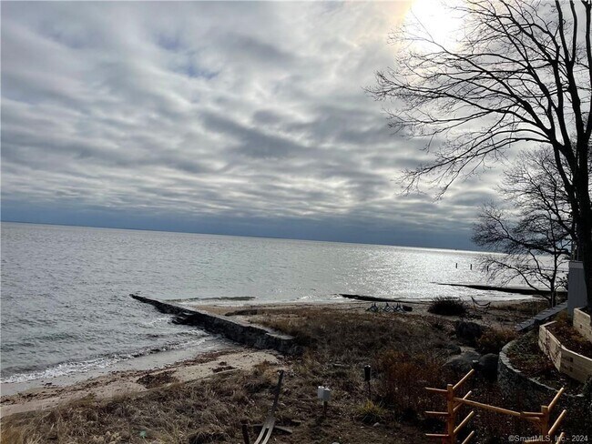 Foto del edificio - 63 Shore Rd