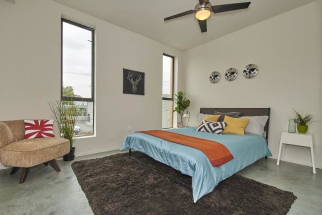 Building Photo - 1 bedroom in Los Angeles CA 90057