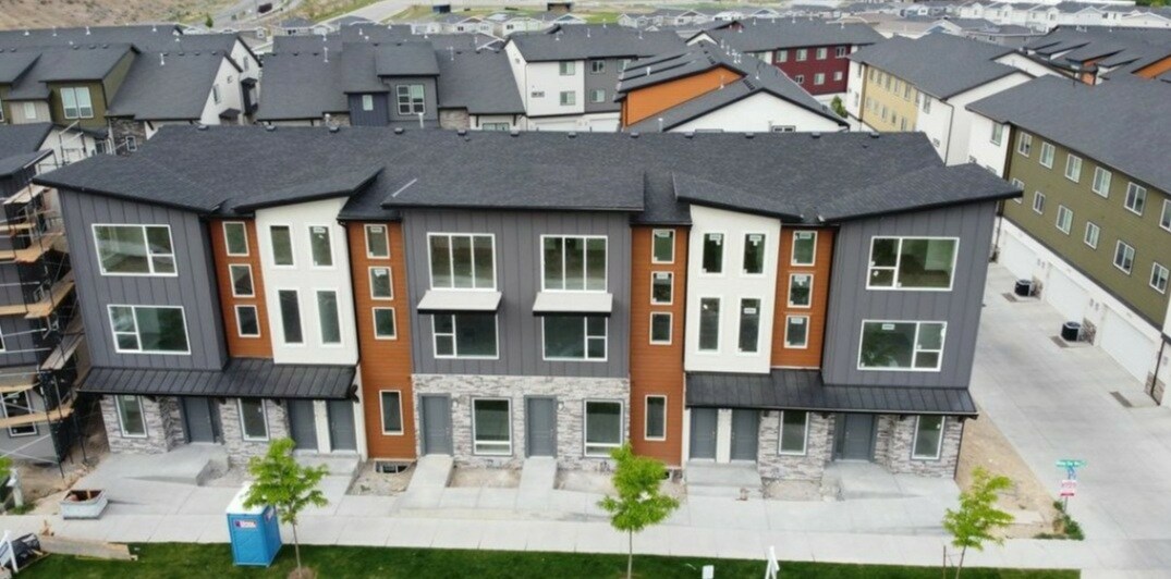 568 Rising Star Way Unit Commercial, Bluffdale, UT 84065 Condo for