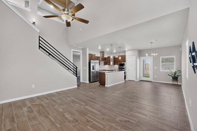 Building Photo - 9930 Isla Pl