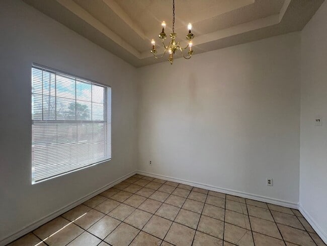 Building Photo - 1419 E Gustavus St