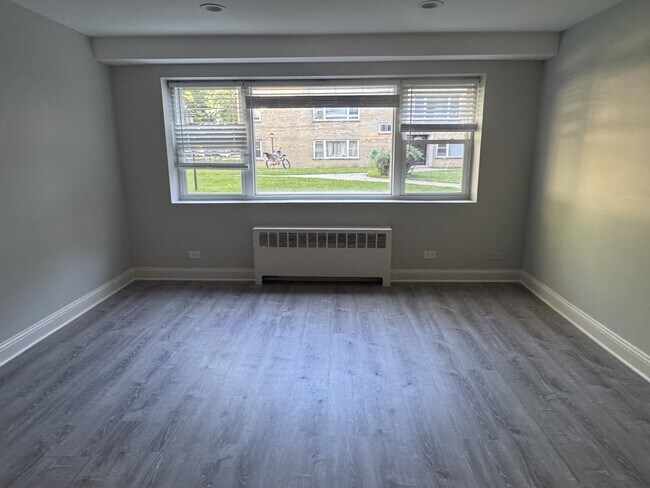 Building Photo - 6114 N Damen Ave