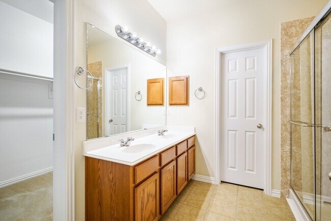 Foto del edificio - 227 Creekwood Dr