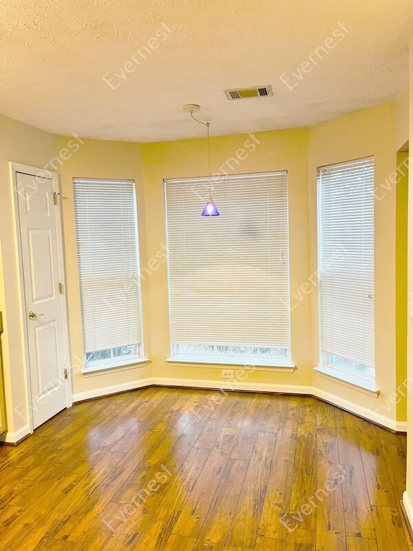 Building Photo - 120 Stanton Hall Ln